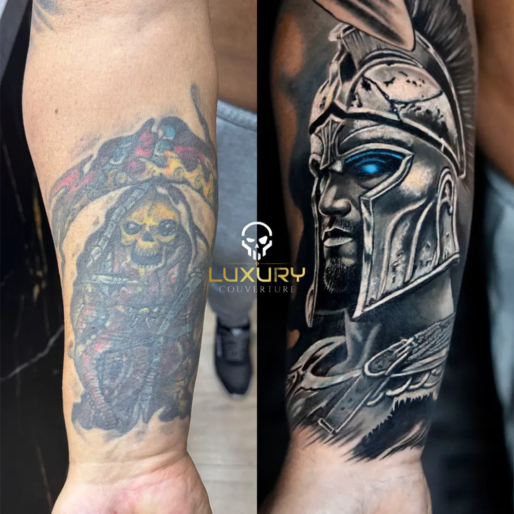 Cover-up sur l’avant-bras : ancien tatouage recouvert par un casque spartiate