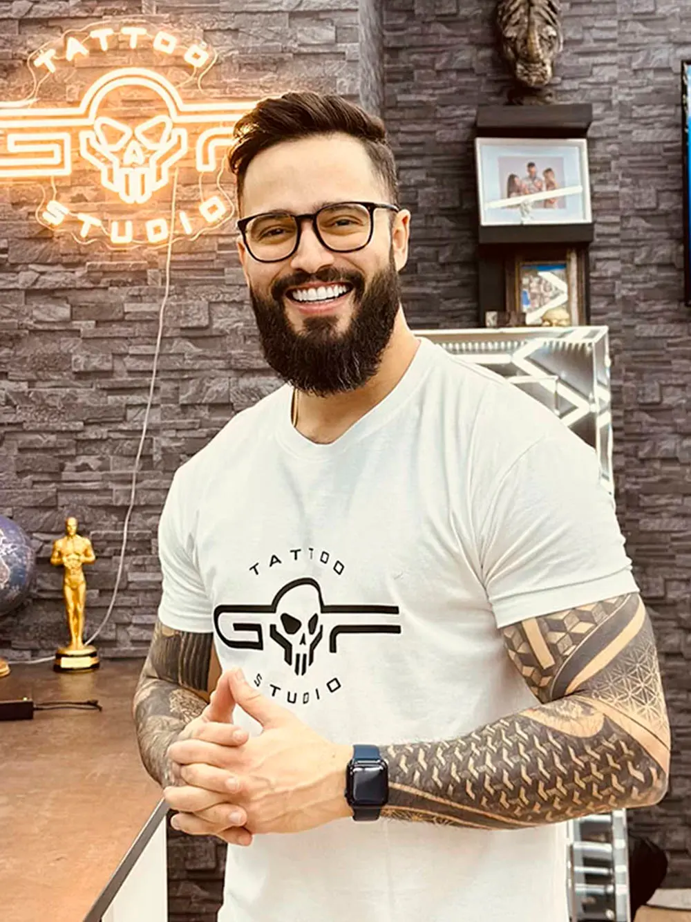 Gabriel Fernandes, fondateur de GF Tattoo Studio, dans son studio à Uccle